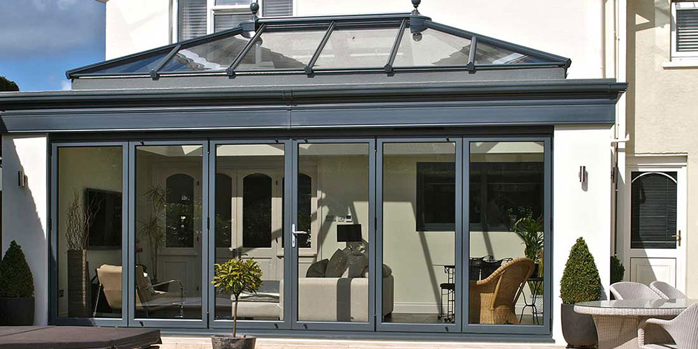 aluminium bi fold doors with a roof lantern